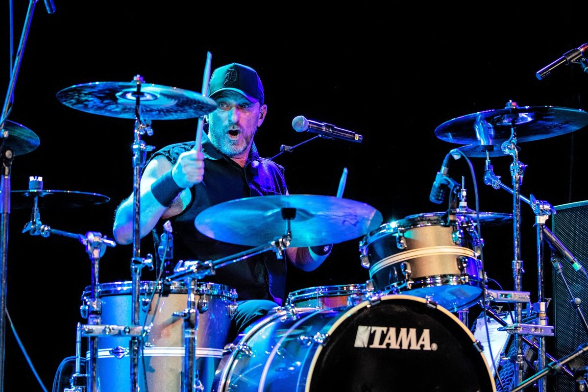 Damon “Damo” Lesnie playing drums on stage