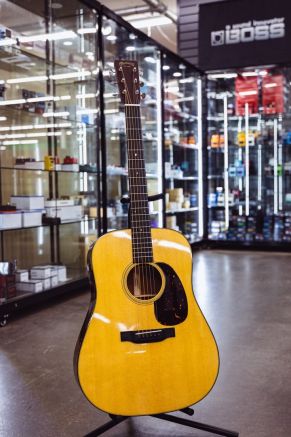 Martin D18 Standard Series Dreadnought Acoustic Guitar - Natural